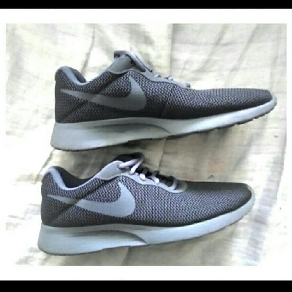 Grey Nike tanjun